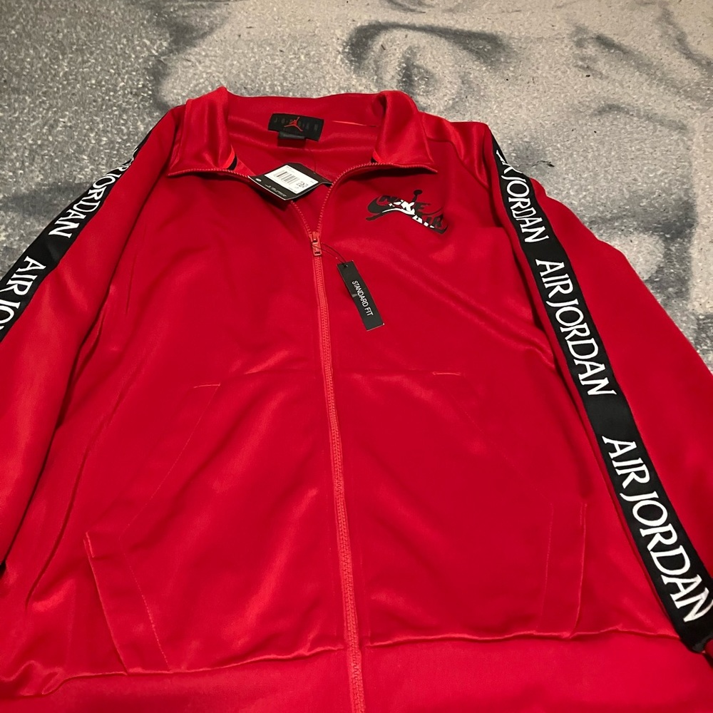 Jordan Jumpman Classics
Men's Tricot Warm-Up Jacket and pants